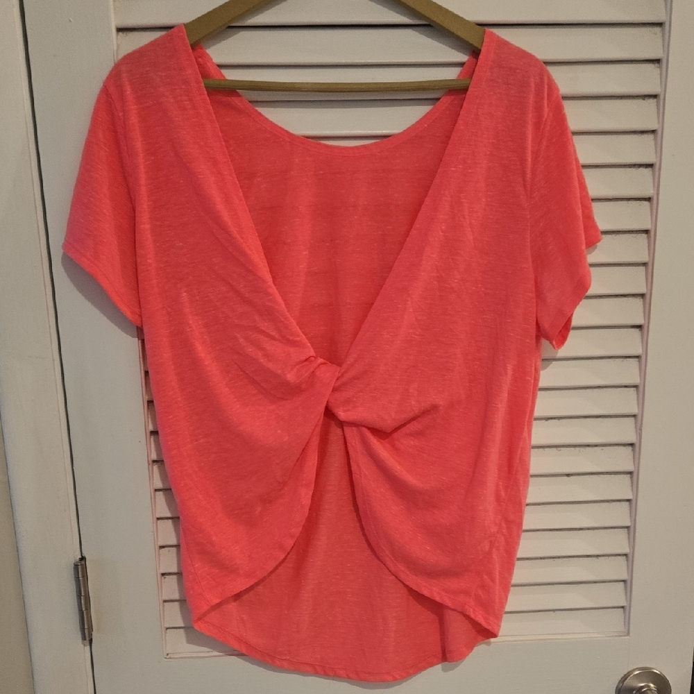 NWOT Pink criss cross joylab active top sz l tag has been removed